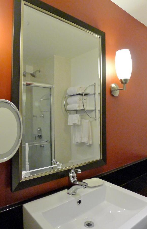 Armon Plaza Montreal Airpt, Trademark Collection By Wyndham Εξωτερικό φωτογραφία