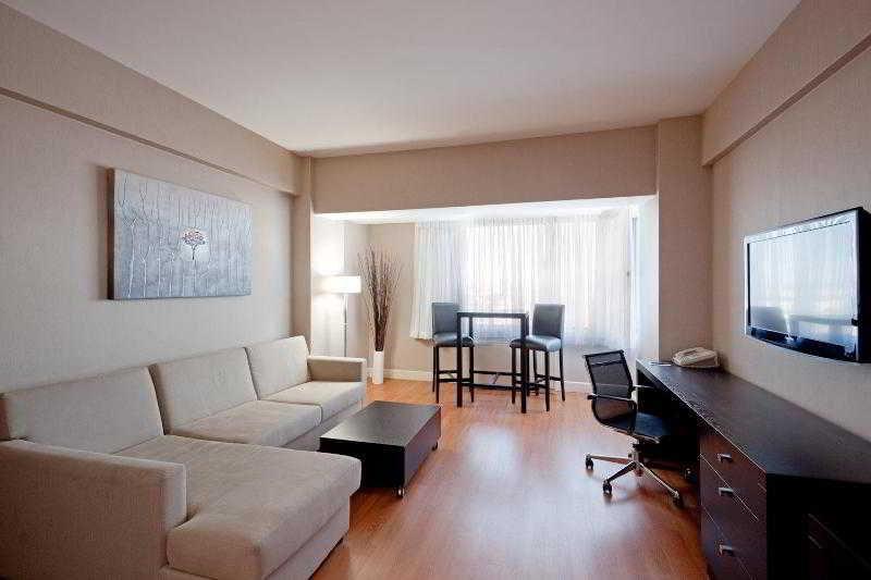 Armon Plaza Montreal Airpt, Trademark Collection By Wyndham Δωμάτιο φωτογραφία