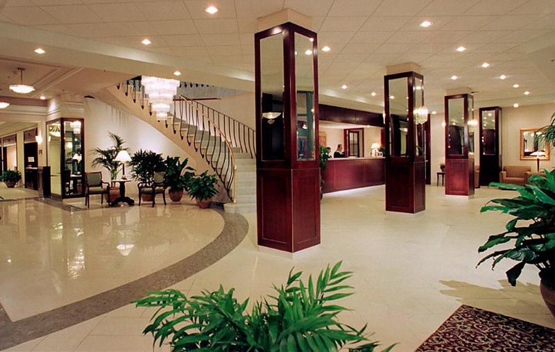 Armon Plaza Montreal Airpt, Trademark Collection By Wyndham Εξωτερικό φωτογραφία